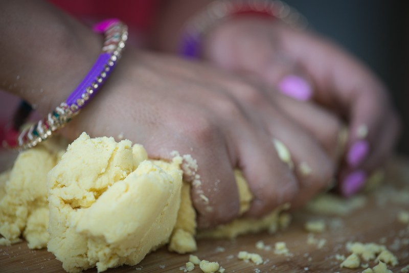 Make Di Roti How to Make Makki di Roti: Step by Step Instructions (With Photos)