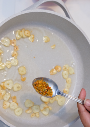 Spaghetti with Garlic Oil and Chili Flakes